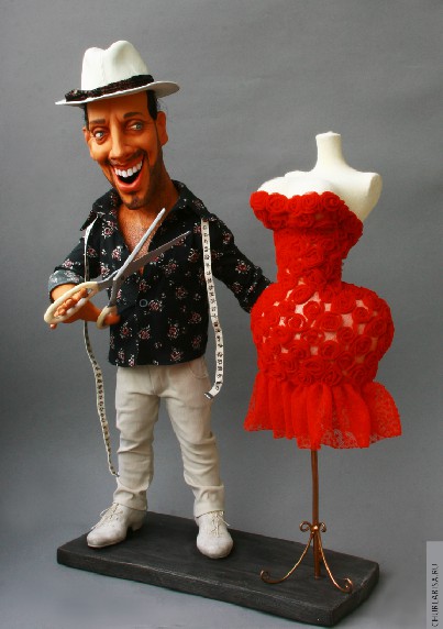 «Модный кутюрье», высота 35 см, папье-маше, авторская кукла Ларисы Чуркиной. 