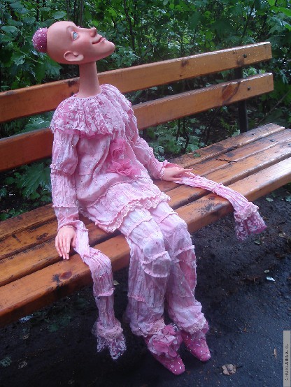 «Мечтательный Пьеро», планшетная кукла, папье-маше, высота 130 см, авторская работа Ларисы Чуркиной.
