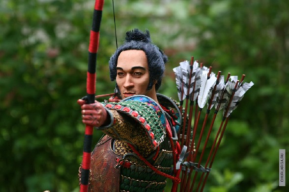 «Изумрудный лучник», самурай в доспехах, авторские кукла Ларисы Чуркиной.